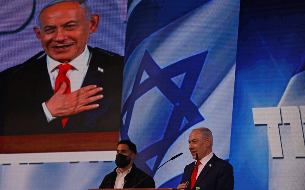 ראש הממשלה בנימין נתניהו נואם בפני תומכיו במטה הבחירות לאחר פרסום מדגמי הטלוויזיה הראשונים, בירושלים. 28 באוקטובר 2026 (צילום: John Wessels / AFP) ראש הממשלה בנימין נתניהו נואם בפני תומכיו במטה הבחירות לאחר פרסום מדגמי הטלוויזיה הראשונים, בירושלים. 28 באוקטובר 2026 (צילום: John Wessels / AFP)