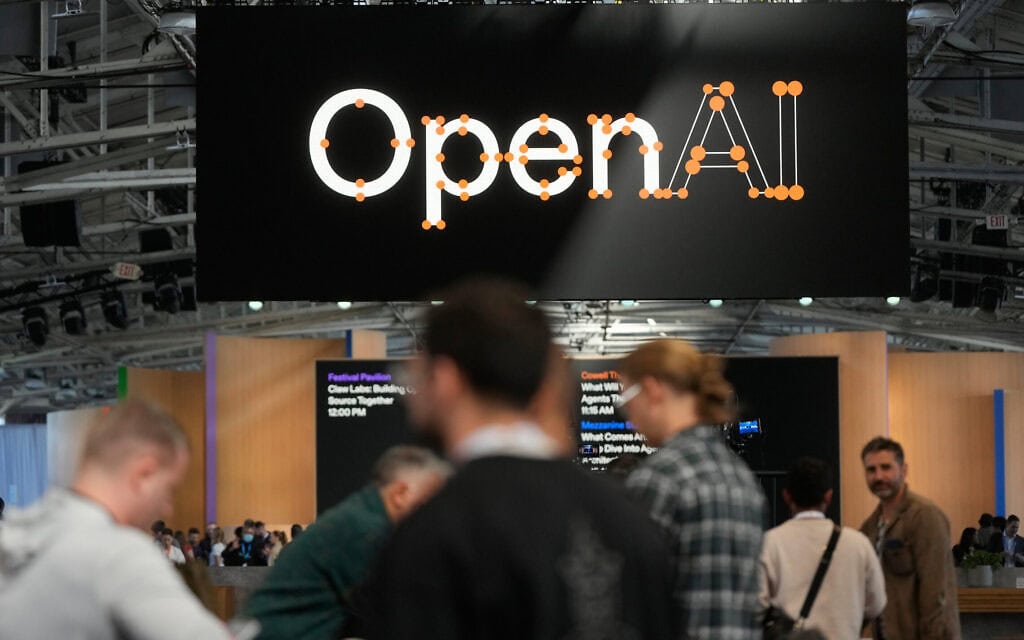 משתתפים מתכנסים בכנס DevDay 2026 של OpenAI בסן פרנסיסקו. 29 בספטמבר 2026 (צילום: AP Photo/Jeff Chiu) משתתפים מתכנסים בכנס DevDay 2026 של OpenAI בסן פרנסיסקו. 29 בספטמבר 2026 (צילום: AP Photo/Jeff Chiu)