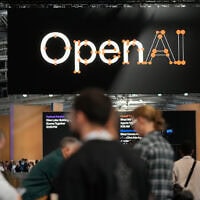 משתתפים מתכנסים בכנס DevDay 2026 של OpenAI בסן פרנסיסקו. 29 בספטמבר 2026 (צילום: AP Photo/Jeff Chiu) משתתפים מתכנסים בכנס DevDay 2026 של OpenAI בסן פרנסיסקו. 29 בספטמבר 2026 (צילום: AP Photo/Jeff Chiu)