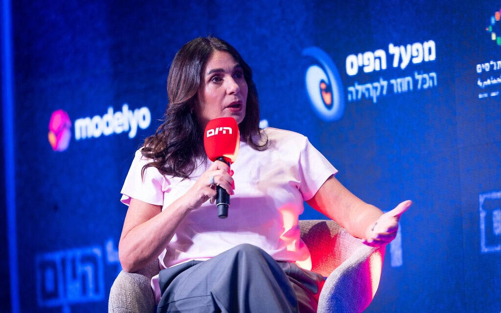 שרת התחבורה מירי רגב בוועידת "ישראל היום" בירושלים, 5 ביולי 2026 (צילום: יונתן זינדל/פלאש90)