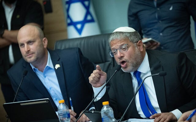 ח"כ יצחק קרויזר עם השר לביטחון לאומי איתמר בן גביר במהלך דיון בוועדת הפנים בכנסת בירושלים. 8 ביולי 2026 (צילום: יונתן זינדל/פלאש90) ח"כ יצחק קרויזר עם השר לביטחון לאומי איתמר בן גביר במהלך דיון בוועדת הפנים בכנסת בירושלים. 8 ביולי 2026 (צילום: יונתן זינדל/פלאש90)