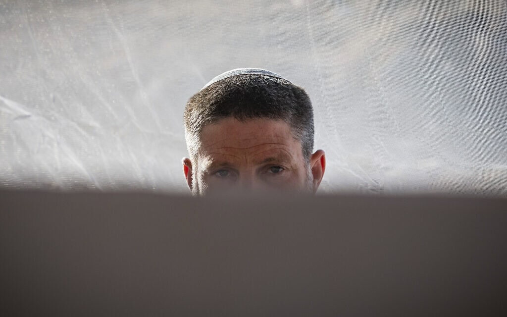 שר האוצר ויו"ר מפלגת הציונות הדתית בצלאל סמוטריץ' משתתף בטקס הנחת אבן הפינה להתנחלות כרמי יהודה באזור הר חברון שבגדה המערבית, 27 בספטמבר 2026 (צילום: הלל בן אור/פלאש90) שר האוצר ויו"ר מפלגת הציונות הדתית בצלאל סמוטריץ' משתתף בטקס הנחת אבן הפינה להתנחלות כרמי יהודה באזור הר חברון שבגדה המערבית, 27 בספטמבר 2026 (צילום: הלל בן אור/פלאש90)