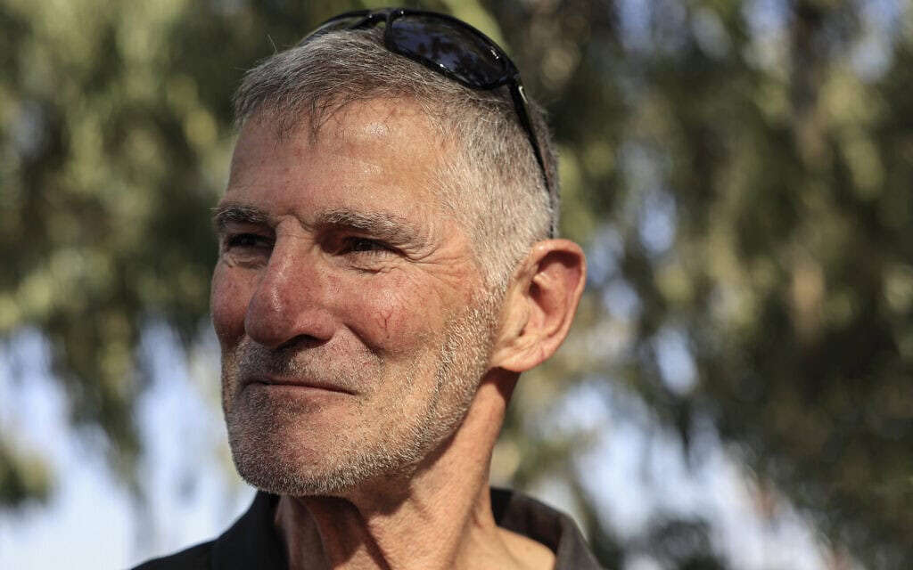 יו"ר מפלגת הדמוקרטים יאיר גולן מבקר באתר ההנצחה של פסטיבל נובה סמוך לקיבוץ רעים, 3 באוקטובר 2026 (צילום: צפריר אביוב/פלאש90) יו"ר מפלגת הדמוקרטים יאיר גולן מבקר באתר ההנצחה של פסטיבל נובה סמוך לקיבוץ רעים, 3 באוקטובר 2026 (צילום: צפריר אביוב/פלאש90)