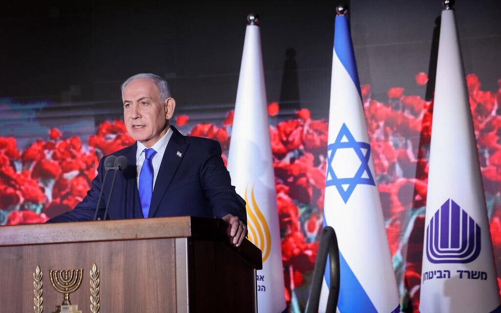 בנימין נתניהו בטקס הזיכרון הממלכתי לאזרחים שנרצחו במהלך טבח ה-7 באוקטובר, בבית הקברות הצבאי הר הרצל בירושלים ב-5 באוקטובר 2026 בנימין נתניהו בטקס הזיכרון הממלכתי לאזרחים שנרצחו במהלך טבח ה-7 באוקטובר, בבית הקברות הצבאי הר הרצל בירושלים ב-5 באוקטובר 2026
