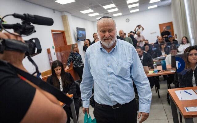 היועץ המשפטי לממשלה לשעבר אביחי מנדלבליט מגיע להעיד במשפט השחיתות של ראש הממשלה בנימין נתניהו בבית המשפט המחוזי בירושלים. 11 באוקטובר 2026 (צילום: חיים גולדברג/פלאש90) היועץ המשפטי לממשלה לשעבר אביחי מנדלבליט מגיע להעיד במשפט השחיתות של ראש הממשלה בנימין נתניהו בבית המשפט המחוזי בירושלים. 11 באוקטובר 2026 (צילום: חיים גולדברג/פלאש90)