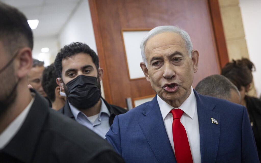 ראש הממשלה בנימין נתניהו מגיע לדיון במשפט השחיתות שלו בבית המשפט המחוזי בירושלים. 11 באוקטובר 2026 (צילום: חיים גולדברג/פלאש90) ראש הממשלה בנימין נתניהו מגיע לדיון במשפט השחיתות שלו בבית המשפט המחוזי בירושלים. 11 באוקטובר 2026 (צילום: חיים גולדברג/פלאש90)