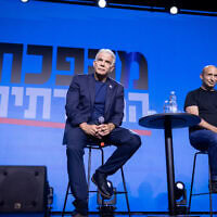 ראשי מפלגת ביחד נפתלי בנט ויאיר לפיד מדברים במסיבת עיתונאים בתל אביב. 11 בספטמבר 2026 (צילום: מרים אלסטר/פלאש90) ראשי מפלגת ביחד נפתלי בנט ויאיר לפיד מדברים במסיבת עיתונאים בתל אביב. 11 בספטמבר 2026 (צילום: מרים אלסטר/פלאש90)