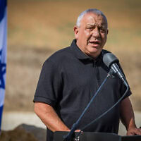 יושב ראש מפלגת ישר! גדי איזנקוט נושא דברים סמוך לגבול ישראל עם רצועת עזה, 15 באוקטובר 2026 (צילום: לירון מולדובן/פלאש90) יושב ראש מפלגת ישר! גדי איזנקוט נושא דברים סמוך לגבול ישראל עם רצועת עזה, 15 באוקטובר 2026 (צילום: לירון מולדובן/פלאש90)