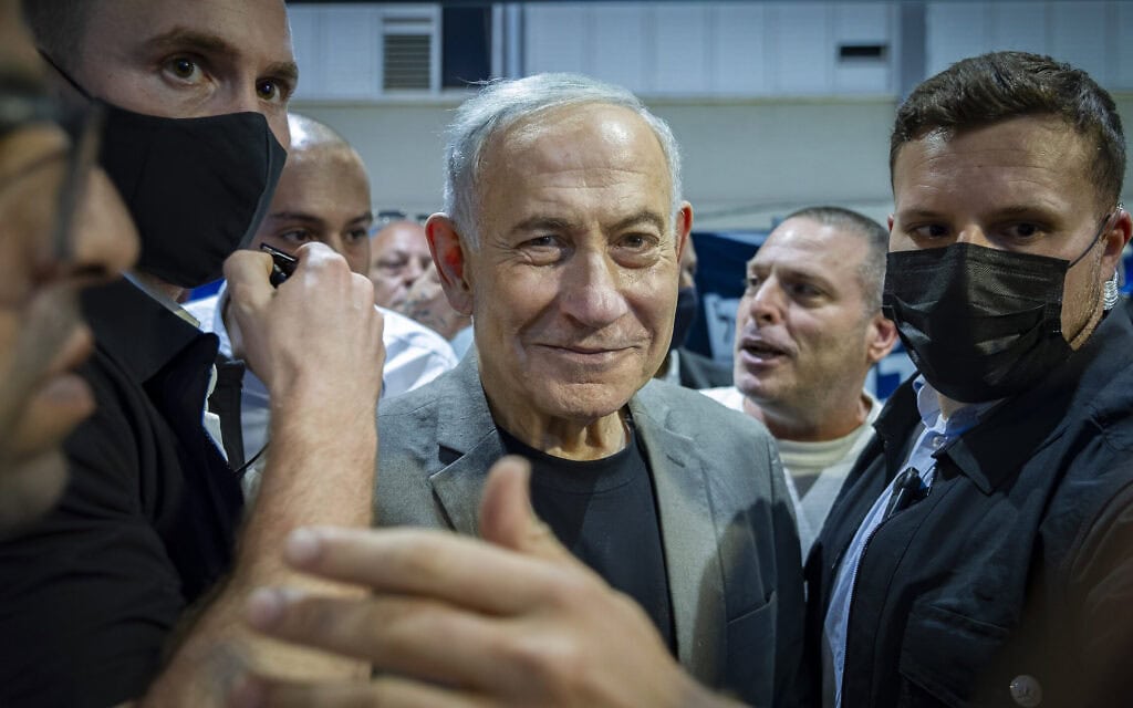 ראש הממשלה בנימין נתניהו בביקור אצל תומכים בחיפה, לקראת הבחירות לכנסת, 14 באוקטובר 2026 (צילום: שרון לייבל/פלאש90) ראש הממשלה בנימין נתניהו בביקור אצל תומכים בחיפה, לקראת הבחירות לכנסת, 14 באוקטובר 2026 (צילום: שרון לייבל/פלאש90)