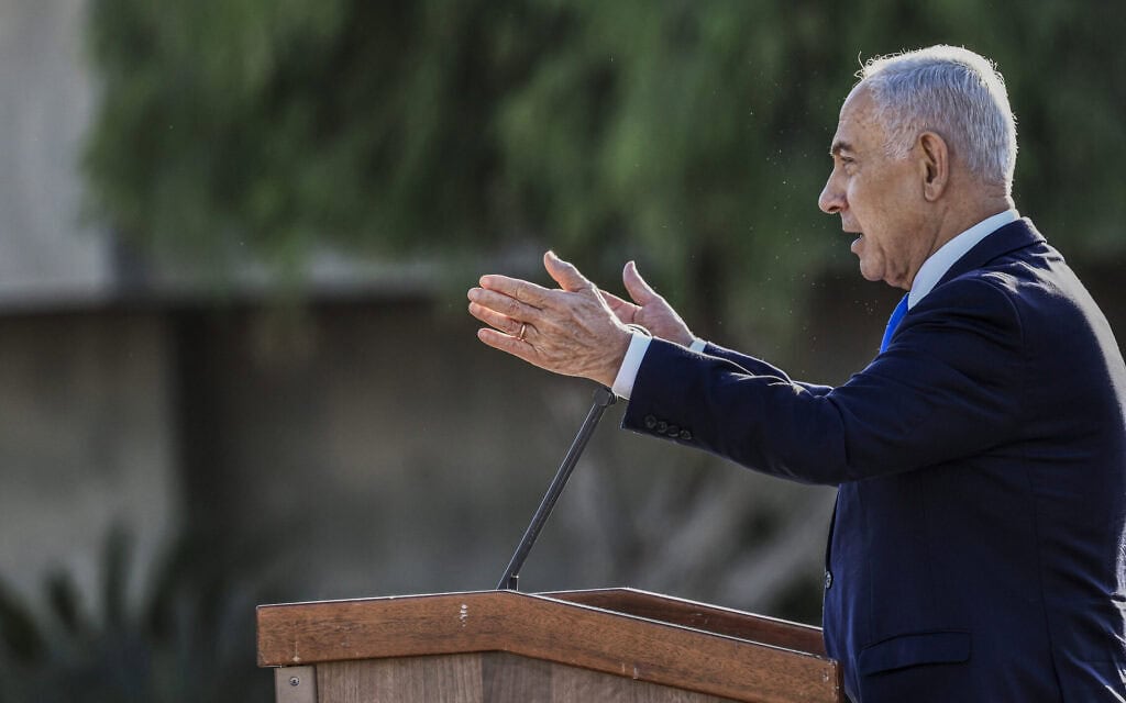 ראש הממשלה בנימין נתניהו נושא דברים בטקס סיום קורס קצינים בדרום הארץ, 21 באוקטובר 2026 (צילום: צפריר אביוב/פלאש90) ראש הממשלה בנימין נתניהו נושא דברים בטקס סיום קורס קצינים בדרום הארץ, 21 באוקטובר 2026 (צילום: צפריר אביוב/פלאש90)