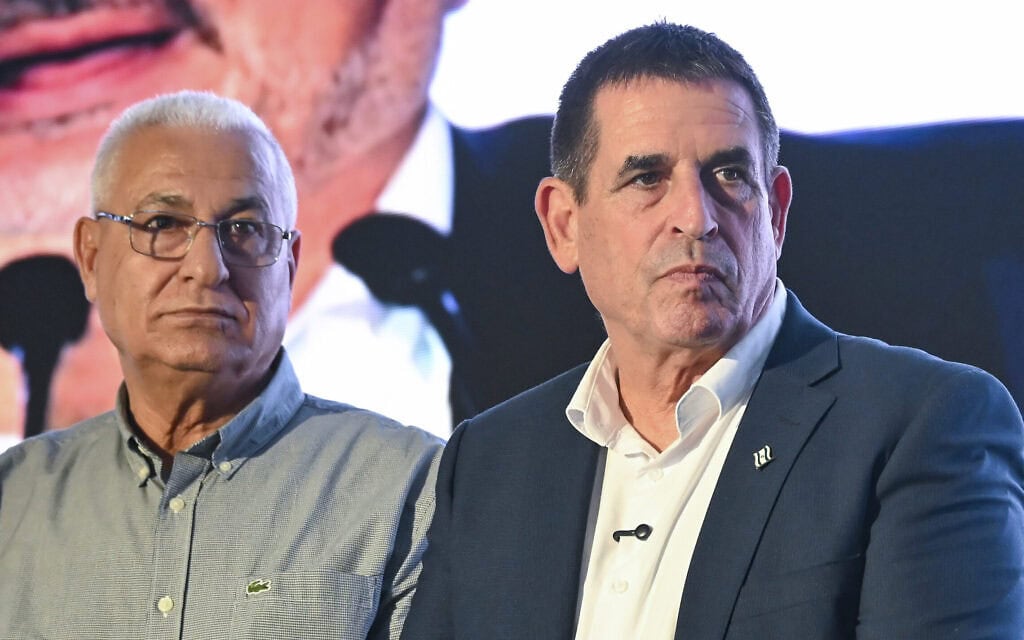 יואב סגלוביץ, המועמד במקום השני ברשימת רע"ם, עומד על הבמה לצד מועמדים נוספים לאחר פרסום תוצאות מדגמי הבחירות בסח'נין, בליל הבחירות לכנסת. 27 באוקטובר 2026 (צילום: מיכאל גלעדי/פלאש90) יואב סגלוביץ, המועמד במקום השני ברשימת רע"ם, עומד על הבמה לצד מועמדים נוספים לאחר פרסום תוצאות מדגמי הבחירות בסח'נין, בליל הבחירות לכנסת. 27 באוקטובר 2026 (צילום: מיכאל גלעדי/פלאש90)