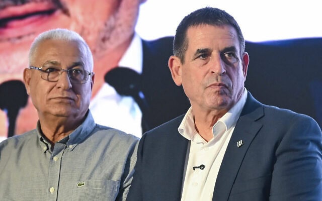 יואב סגלוביץ, המועמד במקום השני ברשימת רע"ם, עומד על הבמה לצד מועמדים נוספים לאחר פרסום תוצאות מדגמי הבחירות בסח'נין, בליל הבחירות לכנסת. 27 באוקטובר 2026 (צילום: מיכאל גלעדי/פלאש90) יואב סגלוביץ, המועמד במקום השני ברשימת רע"ם, עומד על הבמה לצד מועמדים נוספים לאחר פרסום תוצאות מדגמי הבחירות בסח'נין, בליל הבחירות לכנסת. 27 באוקטובר 2026 (צילום: מיכאל גלעדי/פלאש90)