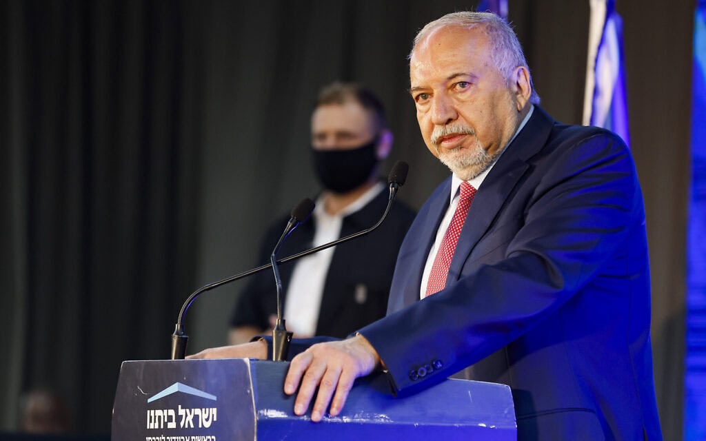 יו"ר ישראל ביתנו, ח"כ אביגדור ליברמן, במטה הבחירות של המפלגה בתל אביב, בליל הבחירות לכנסת. 27 באוקטובר 2026 (צילום: טל גל/פלאש90) יו"ר ישראל ביתנו, ח"כ אביגדור ליברמן, במטה הבחירות של המפלגה בתל אביב, בליל הבחירות לכנסת. 27 באוקטובר 2026 (צילום: טל גל/פלאש90)