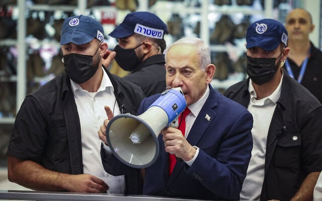 ראש הממשלה בנימין נתניהו בבית שמש, שעות ספורות לפני סגירת הקלפיות ביום הבחירות לכנסת. 27 באוקטובר 2026 (צילום: יעקב לדרמן/פלאש90) ראש הממשלה בנימין נתניהו בבית שמש, שעות ספורות לפני סגירת הקלפיות ביום הבחירות לכנסת. 27 באוקטובר 2026 (צילום: יעקב לדרמן/פלאש90)