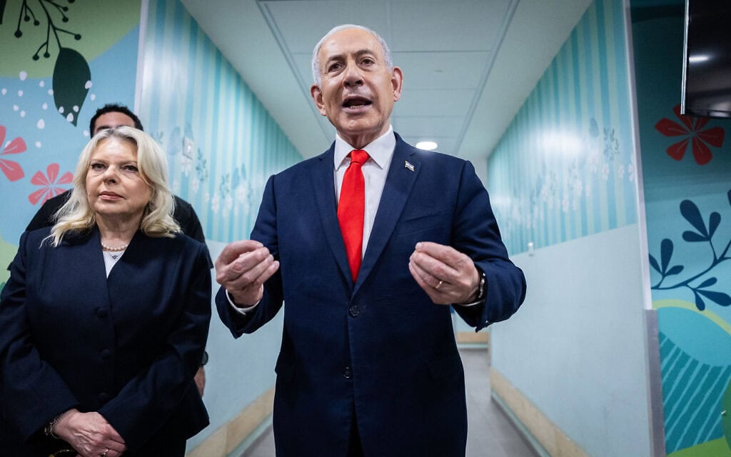 ראש ממשלת ישראל ויו"ר מפלגת הליכוד בנימין נתניהו משוחח עם התקשורת לאחר שהצביע בבחירות הכלליות בקלפי בירושלים. 27 באוקטובר 2026 (צילום: יונתן זינדל/פלאש90) ראש ממשלת ישראל ויו"ר מפלגת הליכוד בנימין נתניהו משוחח עם התקשורת לאחר שהצביע בבחירות הכלליות בקלפי בירושלים. 27 באוקטובר 2026 (צילום: יונתן זינדל/פלאש90)
