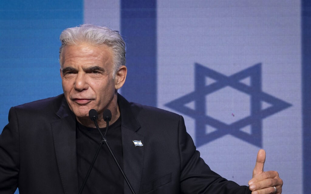 ראש האופוזיציה וראש הממשלה לשעבר יאיר לפיד נואם במטה הבחירות של מפלגת ביחד בתל אביב, לאחר סגירת הקלפיות ופרסום תוצאות המדגמים בליל הבחירות הכלליות בישראל. 28 באוקטובר 2026 (צילום: נועם רבקין פנטון/פלאש90) ראש האופוזיציה וראש הממשלה לשעבר יאיר לפיד נואם במטה הבחירות של מפלגת ביחד בתל אביב, לאחר סגירת הקלפיות ופרסום תוצאות המדגמים בליל הבחירות הכלליות בישראל. 28 באוקטובר 2026 (צילום: נועם רבקין פנטון/פלאש90)