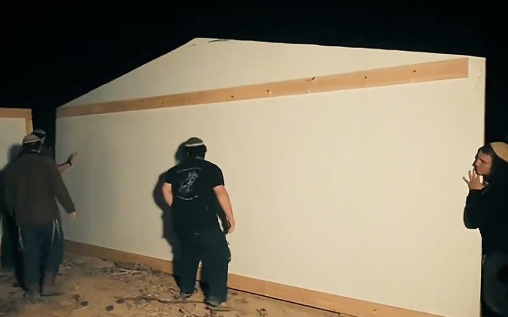 עבודות ליליות של אנשי תנועת ״נחלה״ להקמת יישוב ליד גבול עזה. 16 באוקטובר 2026 (צילום: צילום מסך) עבודות ליליות של אנשי תנועת ״נחלה״ להקמת יישוב ליד גבול עזה. 16 באוקטובר 2026 (צילום: צילום מסך)