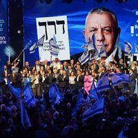 עצרת בחירות של מפלגת ישר בראשות גדי איזנקוט בתל אביב, 25 באוקטובר 2026 (צילום: מפלגת ישר) עצרת בחירות של מפלגת ישר בראשות גדי איזנקוט בתל אביב, 25 באוקטובר 2026 (צילום: מפלגת ישר)
