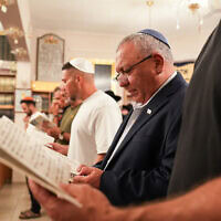 יו"ר מפלגת ישר! גדי איזנקוט בתפילה במהלך חגי תשרי, ספטמבר 2026