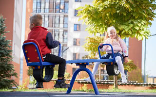 נדנדה, אילוסטרציה (צילום: iStock / : anatoliy_gleb) נדנדה, אילוסטרציה (צילום: iStock / : anatoliy_gleb)