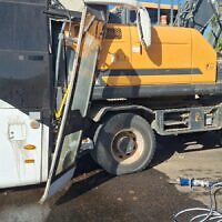 תאונת אוטובוס שפגע בטרקטור בדרום הארץ, 30 באוקטובר 2026 (צילום: דוברות מד"א) תאונת אוטובוס שפגע בטרקטור בדרום הארץ, 30 באוקטובר 2026 (צילום: דוברות מד"א)