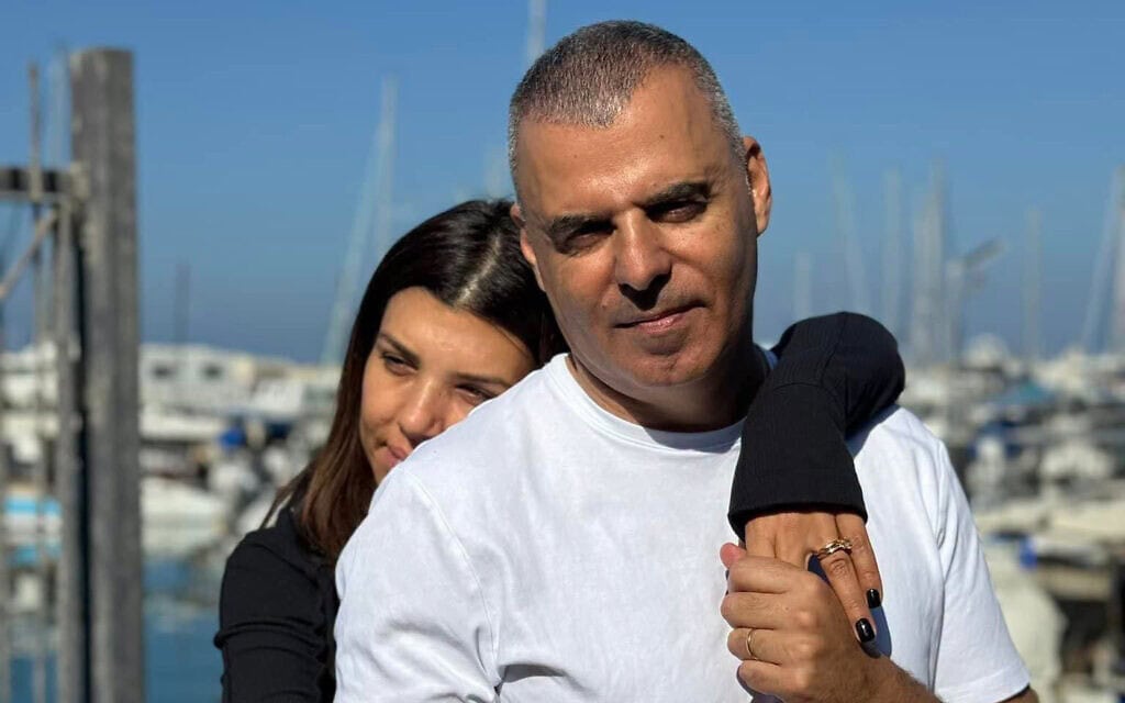 ראש עיריית כפר סבא רפי סער ורעייתו מיטל (צילום: עמוד הפייסבוק של רפי סער)