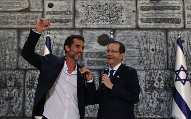 הנשיא יצחק הרצוג ואסף רג'ואן בבית הנשיא בירושלים, 8 באוקטובר 2026 (צילום: חיים צח, לע"מ) הנשיא יצחק הרצוג ואסף רג'ואן בבית הנשיא בירושלים, 8 באוקטובר 2026 (צילום: חיים צח, לע"מ)